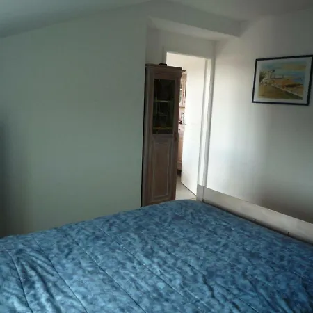 Apartman T2 Avec Garage A 800m De La Et 600m Des Commerces, - Fr-1-92-593 *