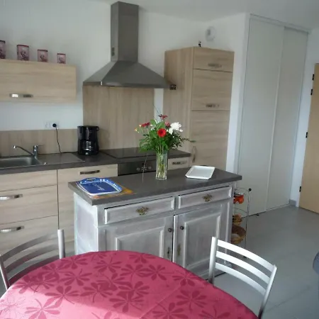 T2 Avec Garage A 800m De La Et 600m Des Commerces, - Fr-1-92-593 *