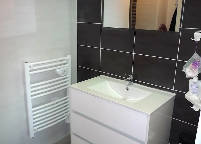 Apartmán T2 Avec Garage A 800m De La Et 600m Des Commerces, - Fr-1-92-593 *