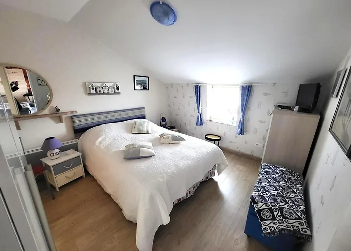 T2 Avec Garage A 800m De La Et 600m Des Commerces, - Fr-1-92-593